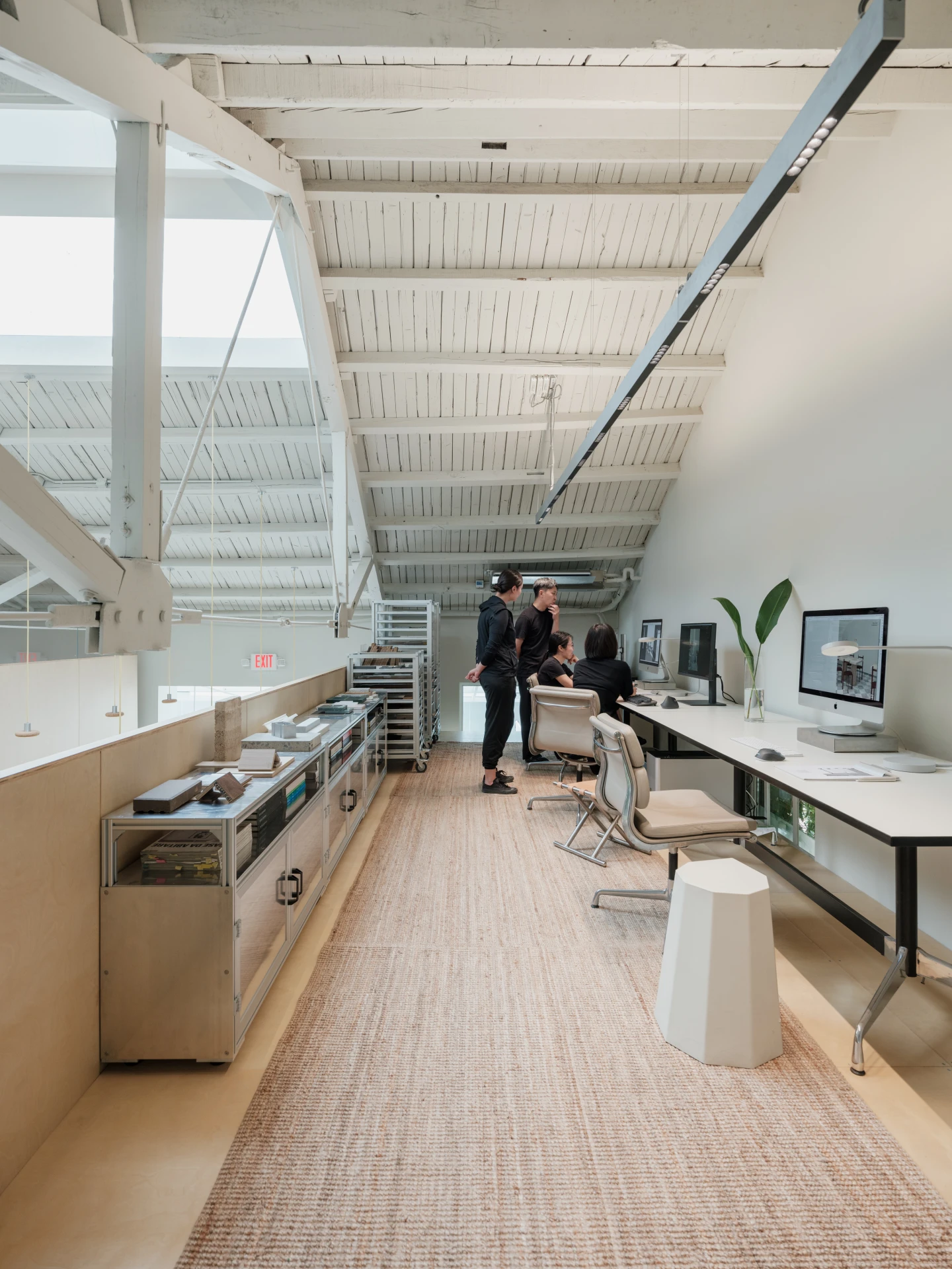 Office AIO 设计事务所 与 Florette几束花工作室