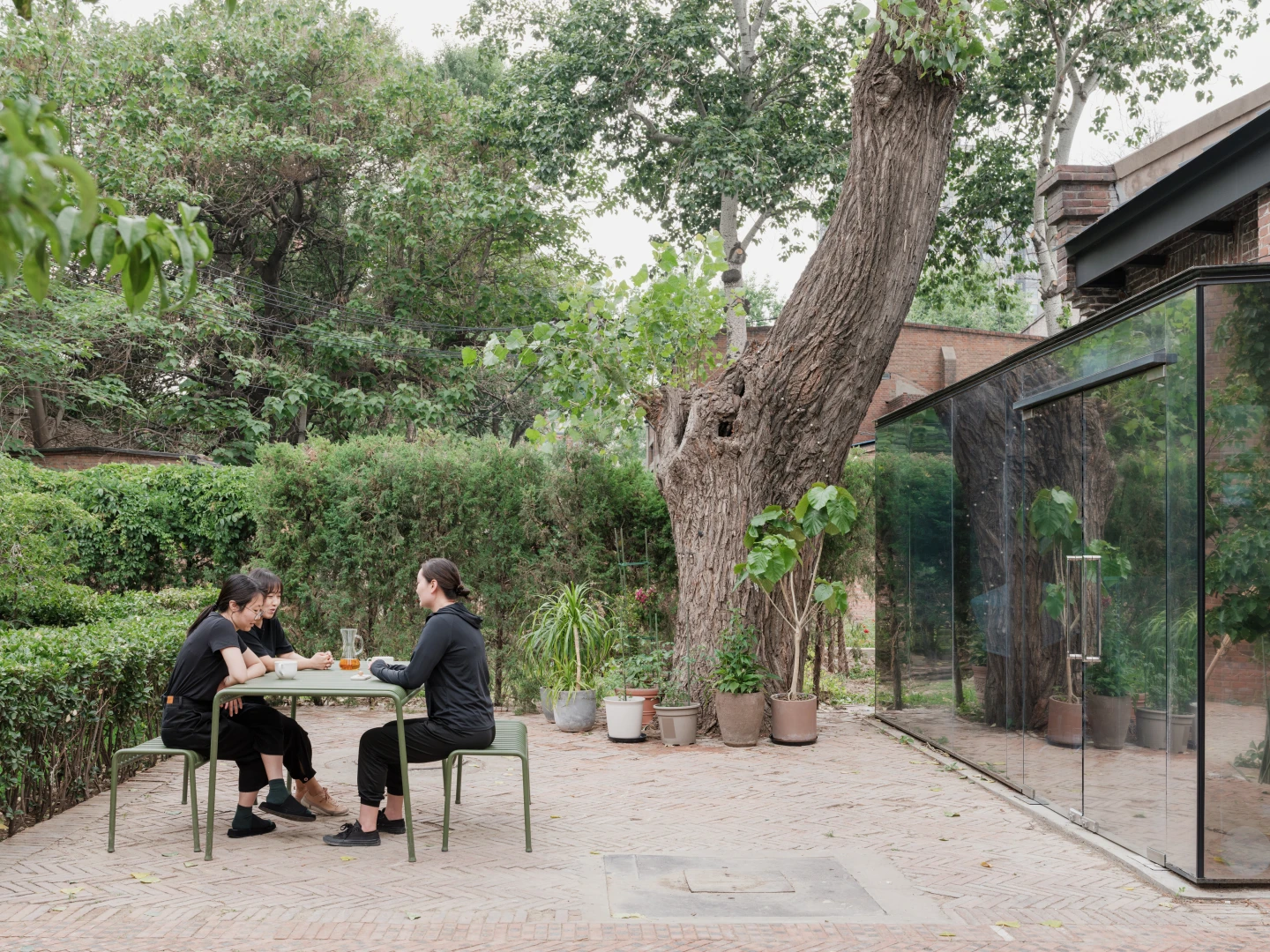 Office AIO 设计事务所 与 Florette几束花工作室