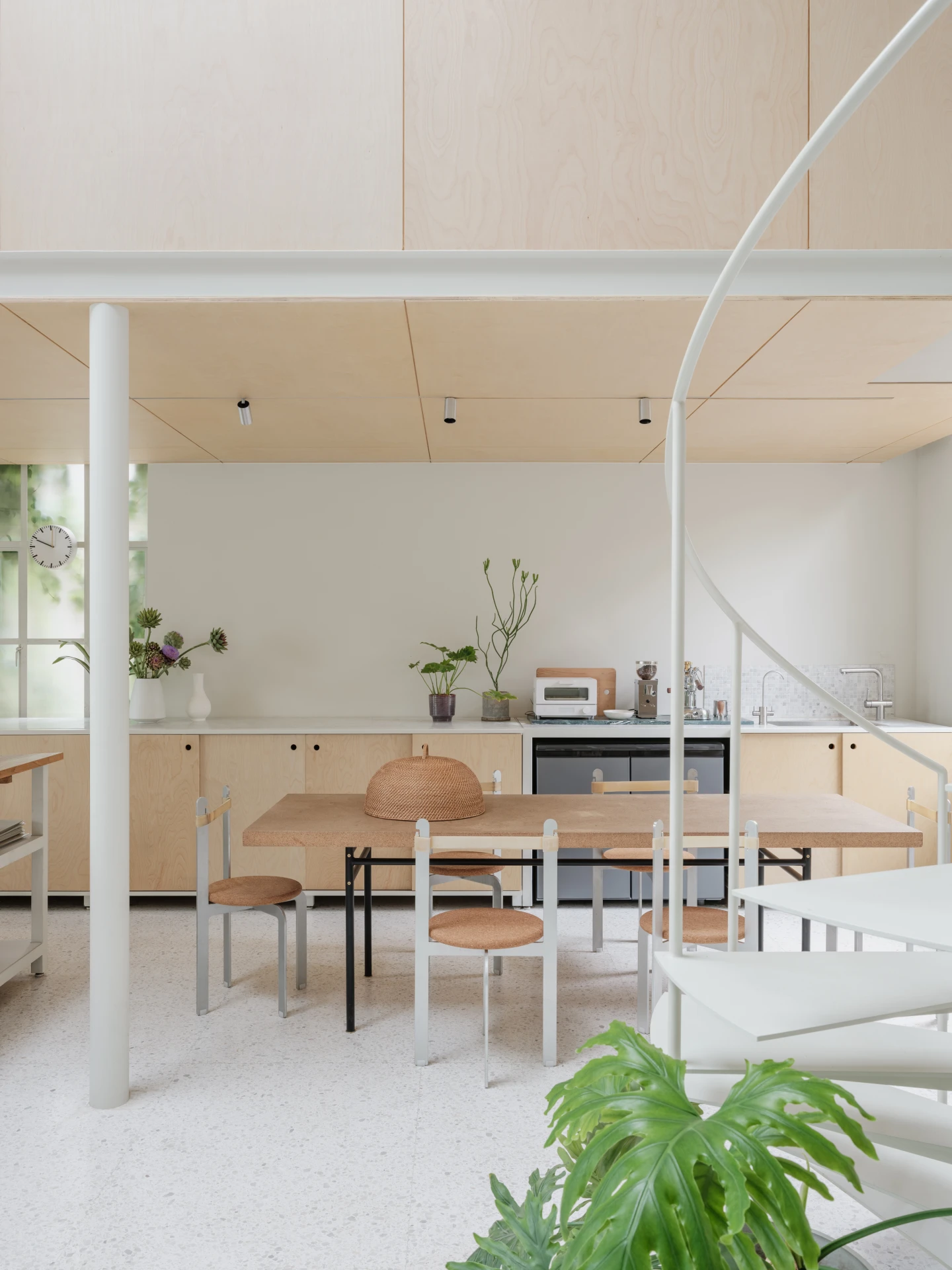 Office AIO 设计事务所 与 Florette几束花工作室