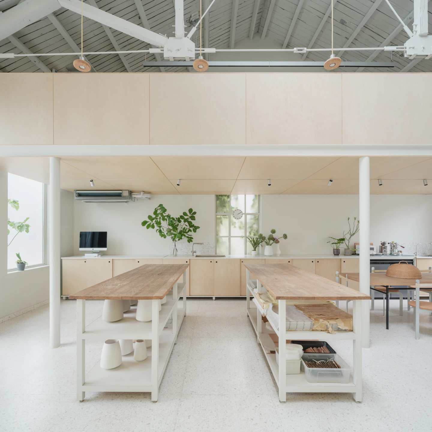 Office AIO 设计事务所 与 Florette几束花工作室