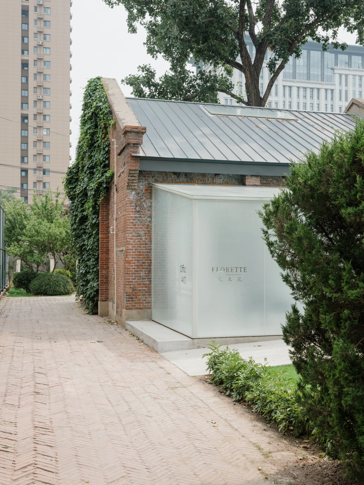 Office AIO 设计事务所 与 Florette几束花工作室