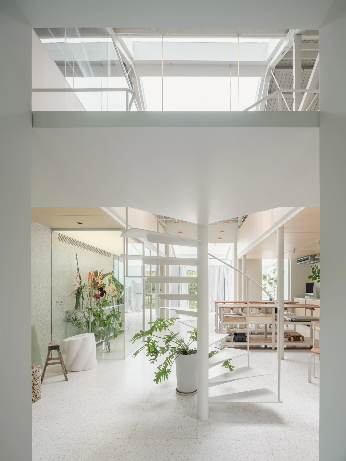 Office AIO 设计事务所 与 Florette几束花工作室